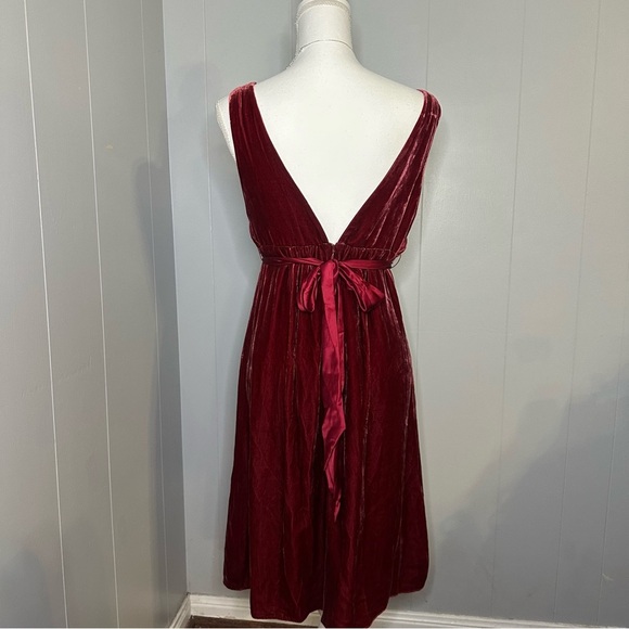 Laundry by Shelli Segal Red Velvet Gown | Size 8 | Crystal Brooch Detail | NWT - Picture 4 of 6